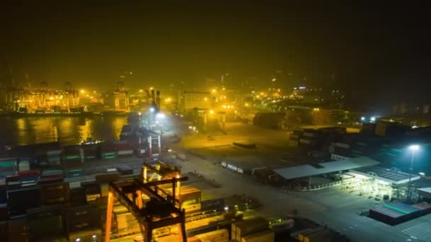 夜の時間は 深セン市の有名な作業ポート空中パノラマ4Kの傾きシフトタイムラプス中国を照らした — ストック動画