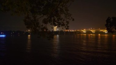 Gece aydınlatma Changsha City Park Gölü Panorama 4k Çin