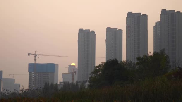 Apus Soare Timp Changsha Oraș Apartament Complex Construcție Lent Mișcare — Videoclip de stoc