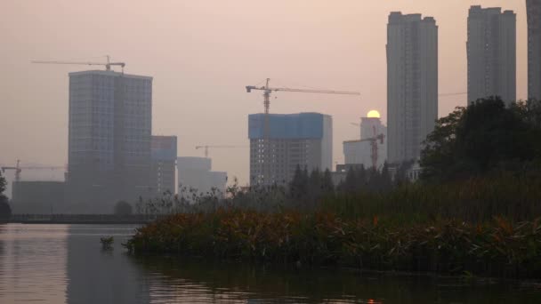 Solnedgång Tid Changsha Stad Sjö Blommor Bukt Lägenhet Komplex Konstruktion — Stockvideo