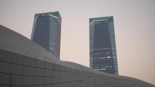 Skymning Belysning Changsha Stad Berömda Företag Torn Konst Hall Exteriör — Stockvideo