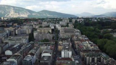 Gündüz Cenevre şehir manzarasının hava manzarası, İsviçre, 4k 