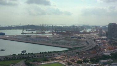 Singapur caddelerinde gündüz vakti hava manzarası, 4K