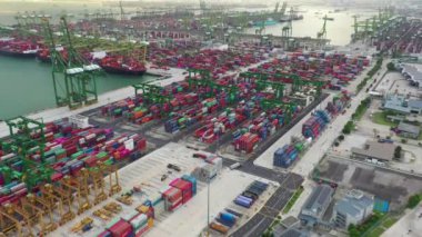 Singapur şehrindeki ünlü liman limanının hava manzarası, 4k