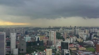 Singapur caddelerinde gündüz vakti hava manzarası, 4K
