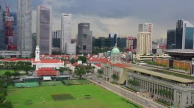 Singapur caddelerinde gündüz vakti hava manzarası, 4K