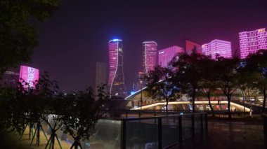 Hangzhou şehri şehir merkezi gece aydınlatması ünlü Grand Park Meydanı Panorama 4k Çin porseleni