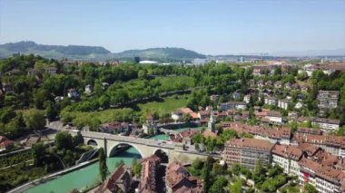 Güneşli bir günde Bern şehrinin hava manzarası, 4K 