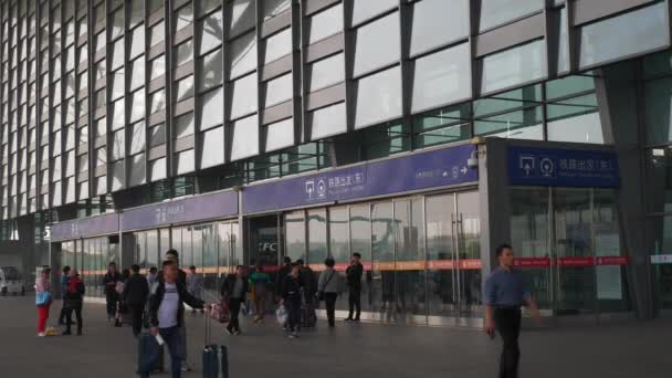Jour Heure Qingdao Ville Célèbre Gare Centrale Entrée Carrée Ralenti — Video