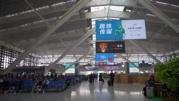 Ημέρα Χρόνος Qingdao Κέντρο Της Πόλης Σιδηροδρομικό Σταθμό Γεμάτο Κύρια — Αρχείο Βίντεο