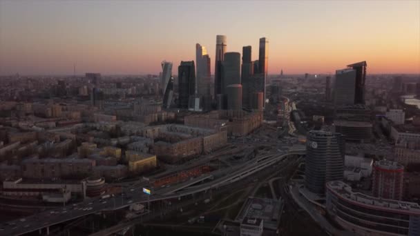 Tramonto Cielo Sopra Mosca Città Con Traffico Stradale Aerea Paesaggio — Video Stock