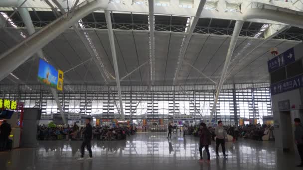 Jour Qingdao Ville Gare Centrale Bondé Hall Principal Ralenti Panorama — Video