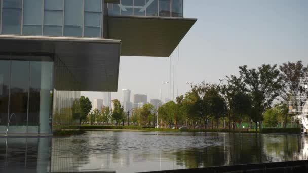 昼間杭州市美術館複合的な屋外噴水スローモーションパノラマ4K中国 — ストック動画