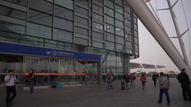 Jour Heure Qingdao Ville Célèbre Gare Centrale Devant Place Bondé — Video