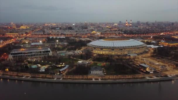 Ciudad Moscow Riverside Road Trip Side Slow Motion Panorama — Vídeos de Stock