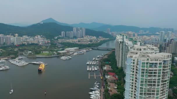 Luchtfoto Panorama Van Beroemde Sanya Stad Haven Hainan Eiland Avonds — Stockvideo