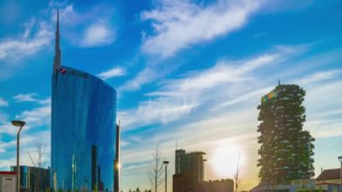 Milano, İtalya 'daki ünlü modern blok binaları, zaman aşımı 