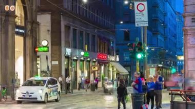 Milano şehir trafiğinin 4k manzarası, İtalya, zaman aşımı 