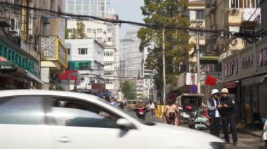 Şehir merkezinin eski bir kısmı Nanjing şehrinde sokak trafiği, Çin, 4K