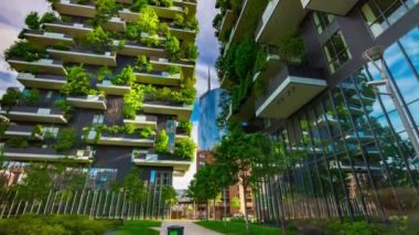 Milano, İtalya 'daki ünlü modern blok binaları, zaman aşımı 