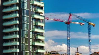 Milano, İtalya 'daki ünlü modern blok binaları, zaman aşımı 