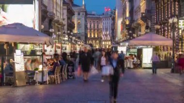 İtalya 'nın Milano şehrindeki Dante caddesinde 4 km hızla ilerleyen ünlü Dante manzarası. 