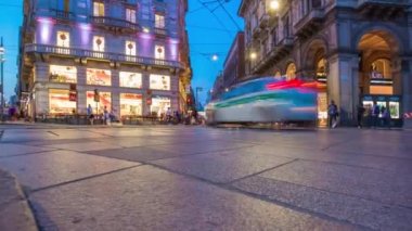 Milano şehir trafiğinin 4k manzarası, İtalya, zaman aşımı 