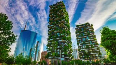 Milano, İtalya 'daki ünlü modern blok binaları, zaman aşımı 
