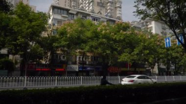 Nanjing şehrinde sokak trafiği, Çin, 4k