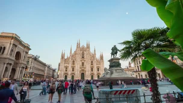 Beroemde Drukke Duomo Kathedraal Plein Milaan Stad Italië — Stockvideo