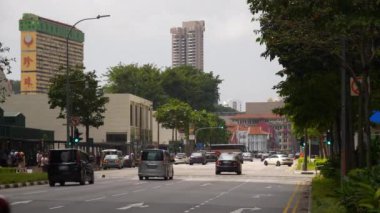 Singapur şehri şehir merkezi gündüz trafiği caddesi ünlü Çin kasabası ağır çekim panorama 4k