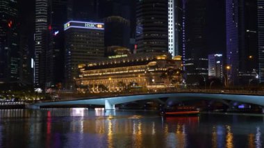 Gece Aydınlatma Singapur Şehri ünlü eski şehir merkezi panorama 4k