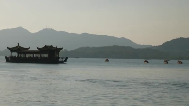 Güneşli Bir Gün Hangzhou Şehri Ünlü Göl Trafiği Dağlar Körfezi — Stok video