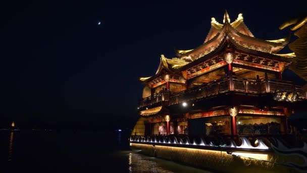 Hangzhou China Circa 2019 Golden Dragon Boat Tourists West Lake — Stockvideo