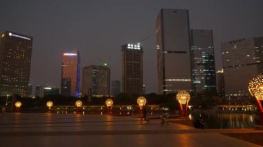 Gece vakti aydınlatma foshan şehri Riverside Park Meydanı 'nda ünlü 4k porselen.
