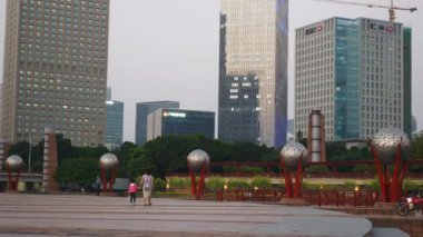 Alacakaranlık Vakti Foshan Şehri Riverside Park Meydanı 4k Çin porseleni