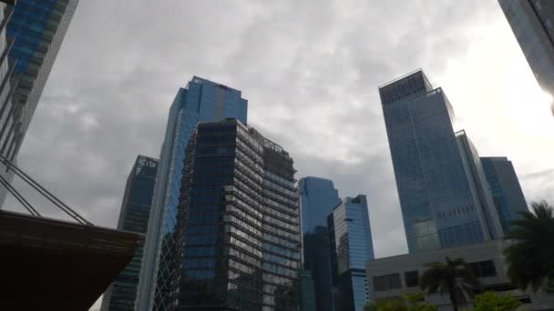 Вечірній Час Індонезія Міський Бізнес Будівель Центрі Міста Спереду Вгору — стокове відео