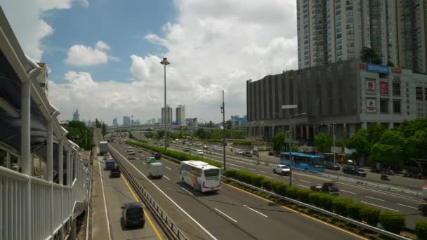 Dia Ensolarado Jacarta Cidade Tráfego Rua Pedestre Ponte Panorama Indonésia — Vídeo de Stock