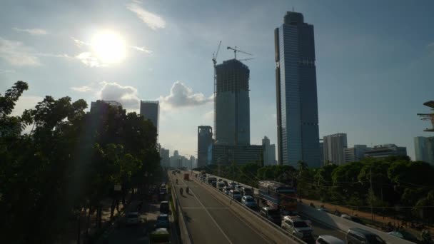 Soleado Noche Jakarta Ciudad Construcción Urbana Tráfico Calle Peatonal Puente — Vídeos de Stock