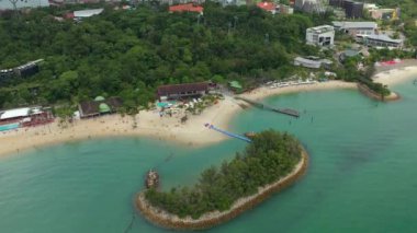 Singapur şehri ünlü eğlence ve dinlendirici ada sahili, hava manzarası 