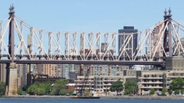 Queensboro Köprüsü panoraması New York 'tan 4K zaman dilimi