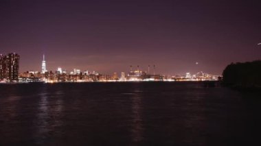 Manhattan 'ın gece manzarası. New York 'tan 4K zaman aralığı