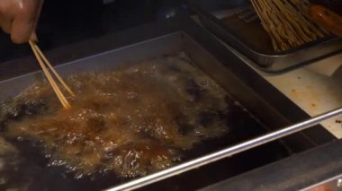 Wuhan şehri ünlü sokak yemekleri, yavaş çekim panoraması.