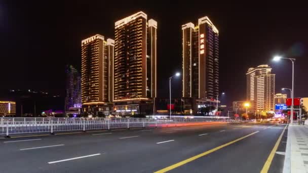 Noche Iluminado Sanya Tráfico Calle Complejo Apartamentos Panorama Hainan Isla — Vídeo de stock