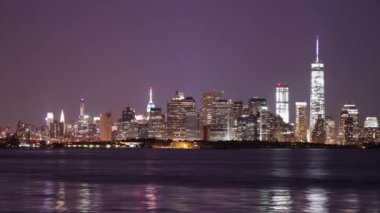 Manhattan 'ın gece manzarası. New York 'tan 4K zaman aralığı
