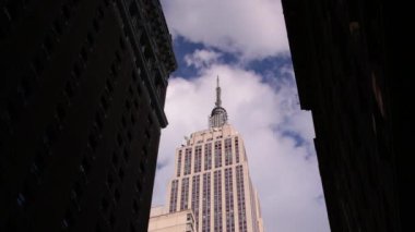 NEW YORK - Eylül 2014: Empire State güneşli blokları, New York, ABD 'den 4k zaman aşımı