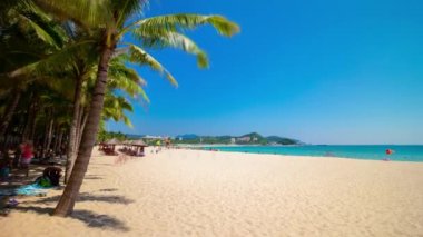 SANA, ÇİN - 7 Ekim 2018: güneşli bir gün ünlü dadonghai sahili panorama 4 k zaman aralığı 7 Ekim 2018 dolaylarında Çin adası.