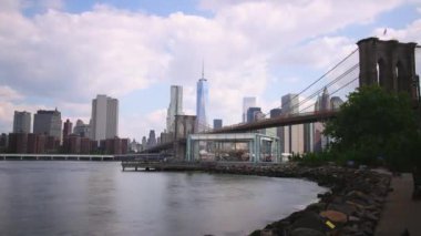 Yaz ışığı Brooklyn Köprüsü, Manhattan Panorama, 4K, zaman aşımı, ABD
