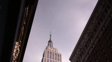NEW YORK - Eylül 2014: Empire State güneşli blokları, New York, ABD 'den 4k zaman aşımı