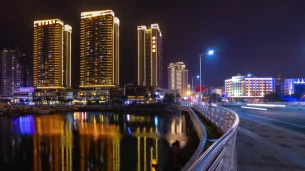 中国三亚市 2018年10月1日 夜间照明三亚市交通街全景4K次大约10月1日海南岛 — 图库视频影像